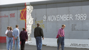 Участок Берлинской стены, оставленный не разрушенным