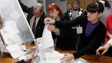Начало подсчета голосов на первом этапе выборов в президенты Украины