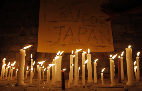 траур по погибшим при землетрясение в японии