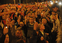 Жители Ярославля проводят шествие в память о погибших хоккеистах