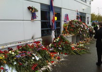 Цветы возле СК "Арена 2000" в Ярославле