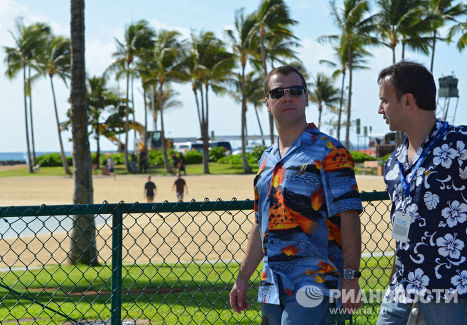 Д.Медведев совершил прогулку по Гонолулу в рамках саммита АТЭС