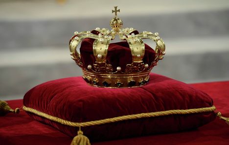 Королева Нидерландов официально передала корону сыну