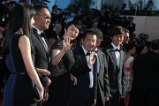 Китайский режиссер Цзя Джанкэ с супругой Чжао Тао на закрытии 65-го Каннского фестиваля