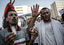 Сторонники свергнутого президента Египта Моххамеда Мурси у офиса Республиканской гвардии