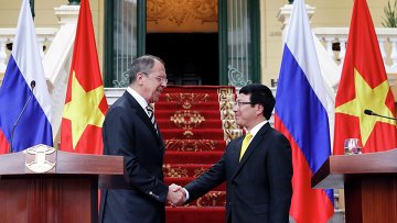 Министр иностранных дел России Сергей Лавров и министр иностранных дел Вьетнама Фам Бинь Минь