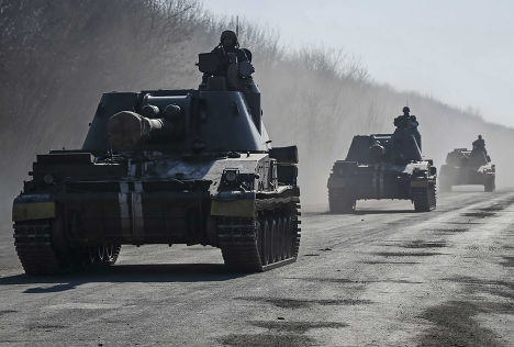 Украинские военные на самоходно-артиллерийских установках