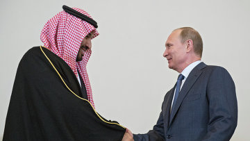 Президент России Владимир Путин (справа) и преемник Наследного принца, министр обороны Саудовской Аравии Мухаммед Бен Сальман
