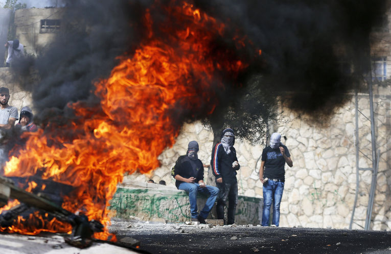 Столкновения палестинцев с полицией в деревне Сур-Бахер в пригороде Восточного Иерусалима