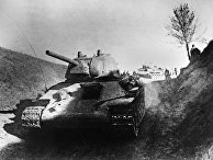 Советские танки Т-34 во время атаки на правом берегу Днепра