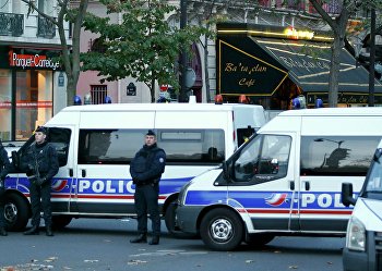 Полиция у театра "Батаклан" в Париже, 14 ноября 2015 Полиция у театра "Батаклан" в Париже, 14 ноября 2015