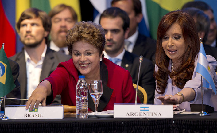 Президент Бразилии Дилма Русеф и президент Аргентины Кристина Киршнер на саммите МЕРКОСУР