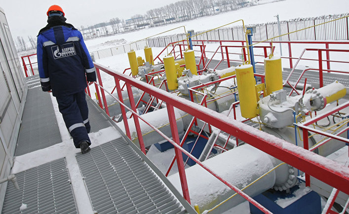 Работник «Газпрома» на газоизмерительной станции