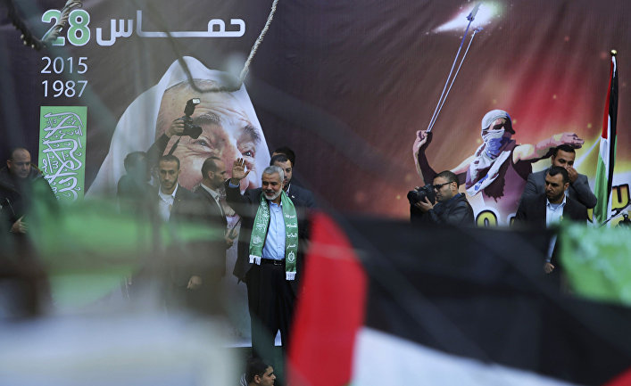 Лидер ХАМАС Исмаил Хания выступает на параде в Газе в честь 28-летия движения
