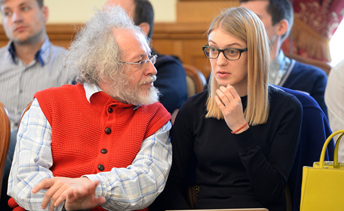 Главный редактор радиостанции «Эхо Москвы» Алексей Венедиктов и его помощница Олеся Рябцева Главный редактор радиостанции «Эхо Москвы» Алексей Венедиктов и его помощница Олеся Рябцева