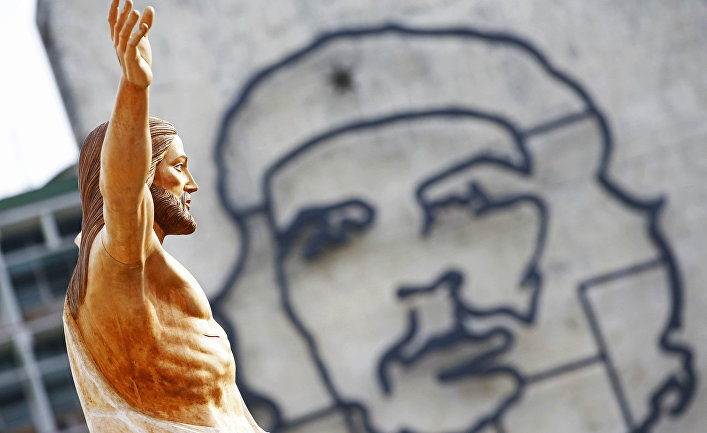 Статуя Христа на площади Революции в Гаване