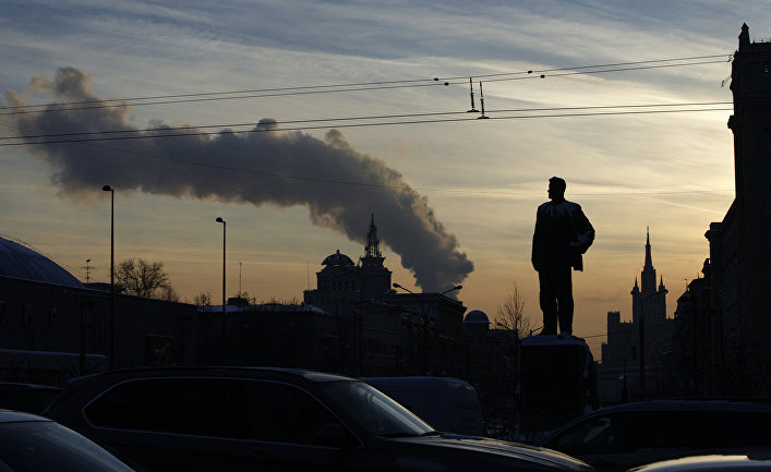Памятник Владимиру Маяковскому в центре Москвы