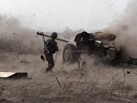 Украинский военный на полигоне рядом с Мариуполем Украинский военный на полигоне рядом с Мариуполем