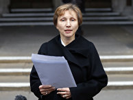 Марина Литвиненко читает заявление возле здания Королевского суда в Лондоне Марина Литвиненко читает заявление возле здания Королевского суда в Лондоне