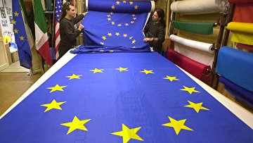 Стометровое полотно с флагами Европейского союза