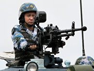 Китайский морской пехотинец во время высадки морского десанта