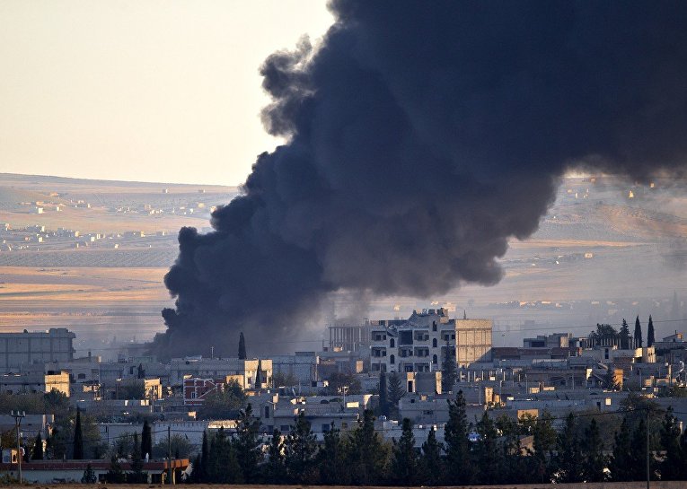 Дым над Кобани после авиаудара сил коалиции во главе с США