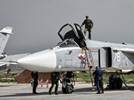 Российский фронтовой бомбардировщик Су-24 готовится к вылету с авиабазы "Хмеймим" в сирийской провинции Латакия Российский фронтовой бомбардировщик Су-24 готовится к вылету с авиабазы "Хмеймим" в сирийской провинции Латакия
