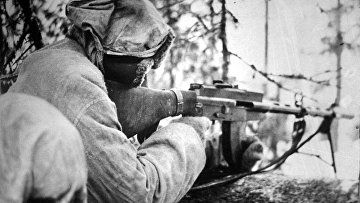 Финский солдат с пулемётом Lahti‑Saloranta M‑26