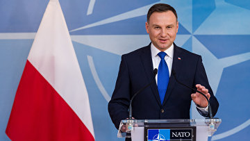 Президент Польши Анджей Дуда обращается к СМИ в штаб-квартире НАТО в Брюсселе