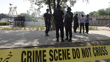Полиция на месте взрыва в Лахоре, Пакистан