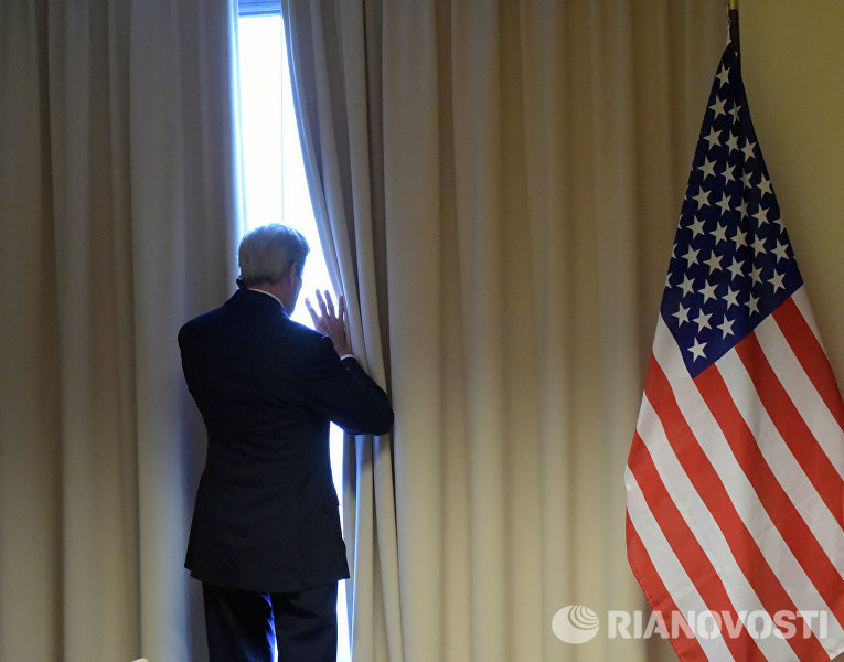 Государственный секретарь США Джон Керри перед встречей с министром иностранных дел РФ Сергеем Лавровым