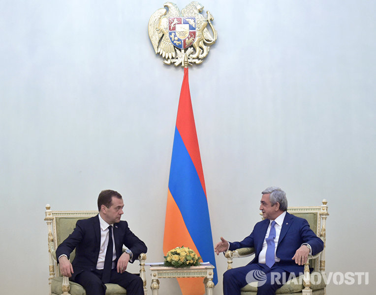 Председатель правительства РФ Дмитрий Медведев и президент Армении Серж Саргсян