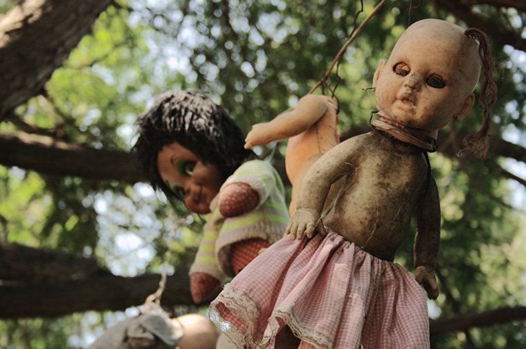«Мертвые» куклы на острове Мюнекас в Мексике