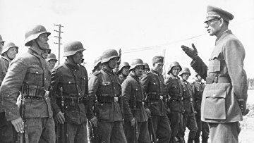 Генерал Власов с солдатами Русской освободительной армии