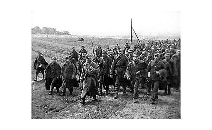 Польские военнопленные под конвоем Красной армии после Польского похода в сентябре 1939 года