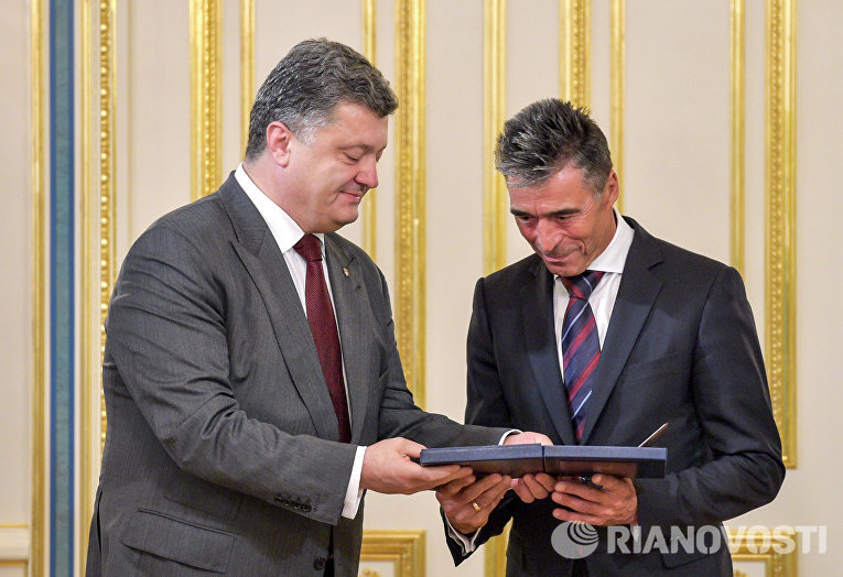Петр Порошенко встретился с генеральным секретарем НАТО Расмуссеном