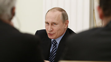Владимир Путин во время встречи с представителями деловых кругов Франции
