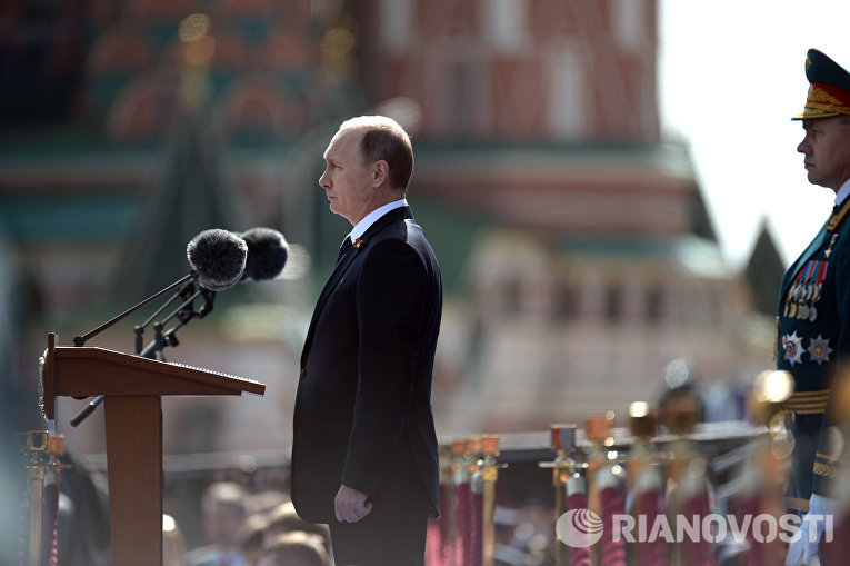 Президент РФ Владимир Путин на военном параде в честь 70-й годовщины Победы в ВОВ