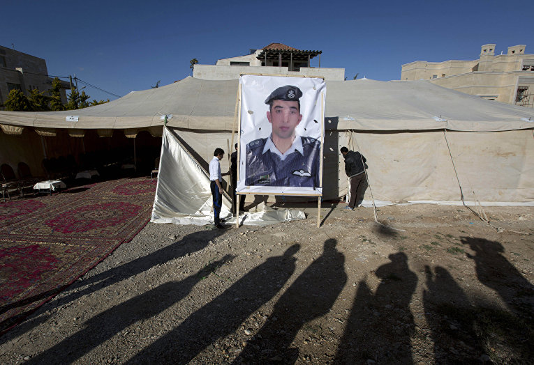 Портрет пилота Моаза аль-Касасби, казненного боевиками «Исламского государства»