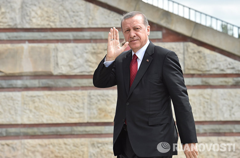 Президент Турции Реджеп Тайип Эрдоган перед началом саммита НАТО в Варшаве
