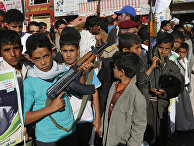 Участники акции протеста против военной операции коалиции во главе с Саудовской Аравией в Йемене