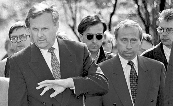 Первый заместитель мэра Санкт-Петербурга Владимир Путин