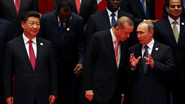 Председатель КНР Си Цзиньпин, президент России Владимир Путин и президент Турции Тайип Эрдоган