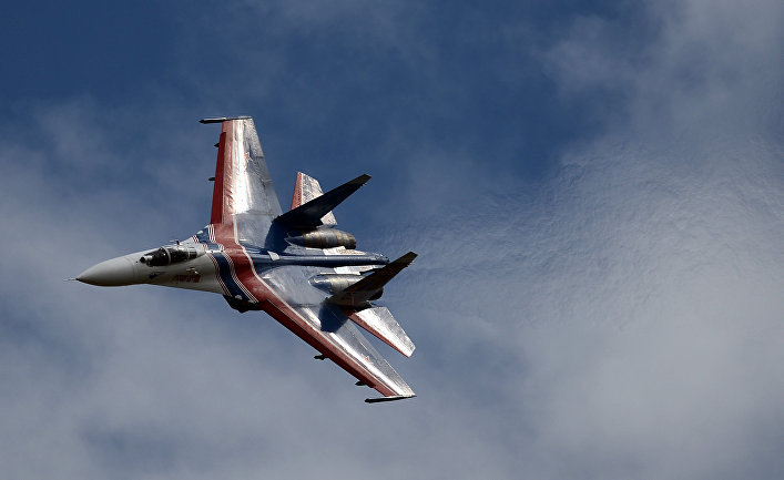 Многоцелевой истребитель Су-27 пилотажной группы «Русские Витязи»