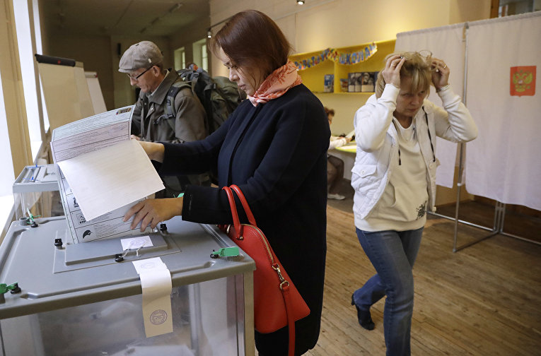 Жители Санкт-Петербурга на выборах в единый день голосования