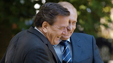 Шредер и Путин во время встречи в Светлогорске