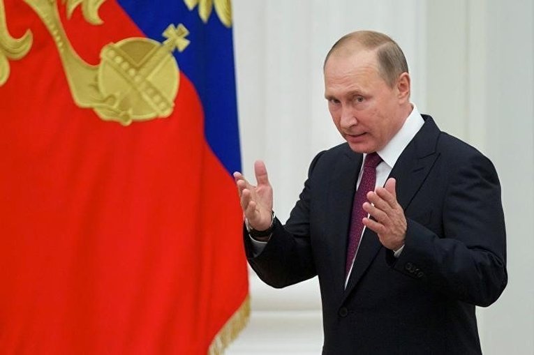 Президент России Владимир Путин во время церемонии награждения в Кремле