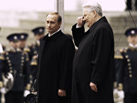 Президент РФ Владимир Путин и первый Президент РФ Борис Ельцин на Красном крыльце в день инаугурации Владимира Путина. 2000 год