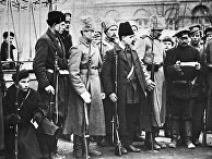 Революционные солдаты в Петрограде. Октябрьская революция. 1917 год Революционные солдаты в Петрограде. Октябрьская революция. 1917 год