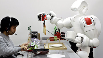 Робот-гуманоид в университете Васэда готовит салат
